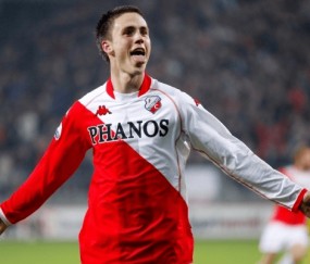 包含荷甲赛后再迎强敌；费耶诺德绝杀压哨；主帅态度——更衣室稳定；阵容厚度经受考验的词条-爱游戏APP