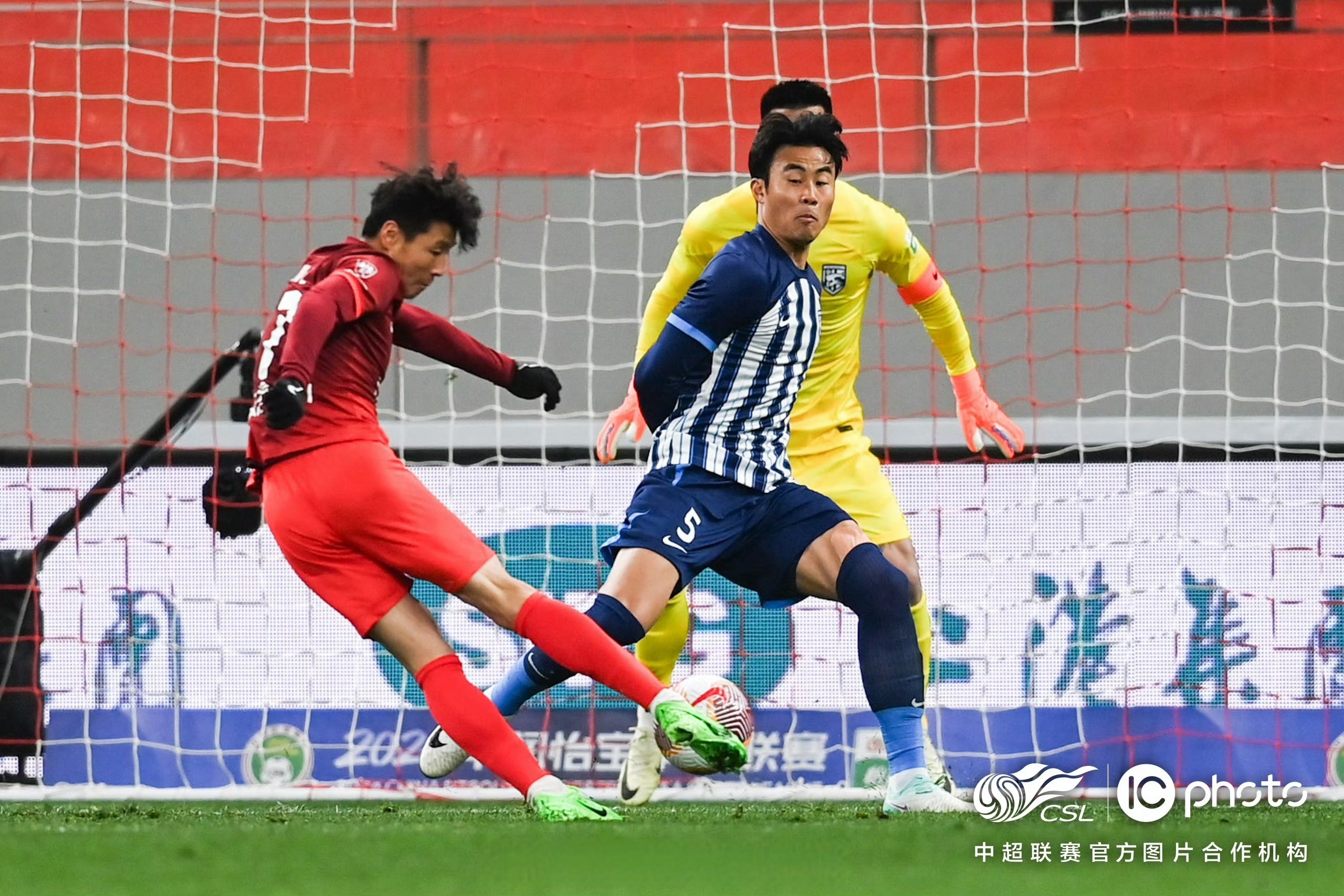 上海海港发布备战花絮，关键时刻刷新队史纪录，英超任务艰巨，身体对抗强度拉满的简单介绍